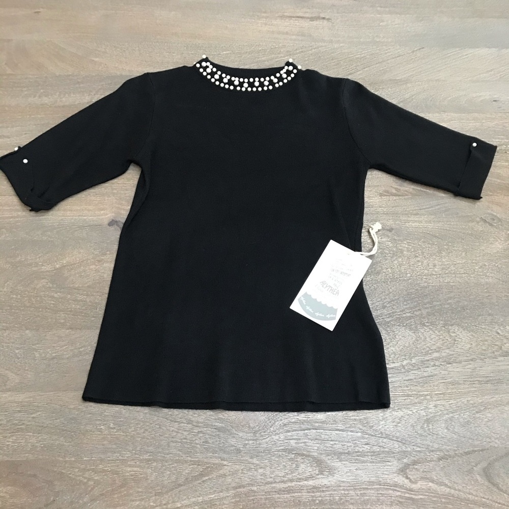 Alythea short sleeve sweater with detail